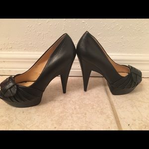 Black platform shoes size 6